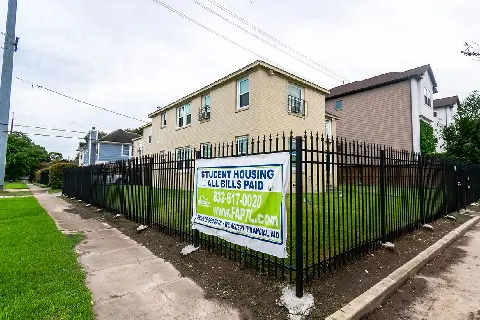2801 Blodgett - 2 Bed/ 2 Bath Unit