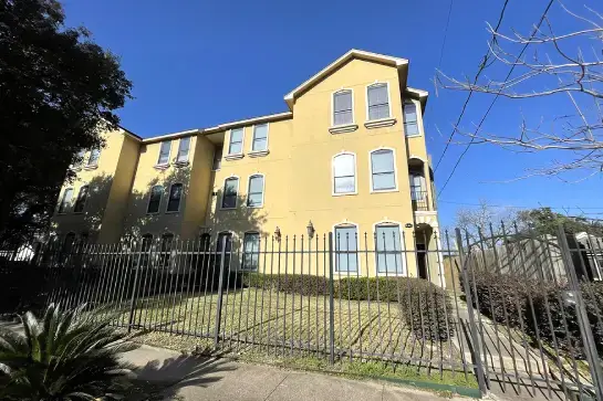 2919 Rosewood - Furnished 4 Bed/ 4 Bath Unit