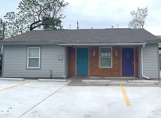 4910 Dickens apartment