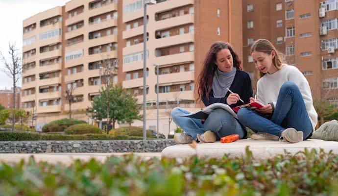 Key Factors to Consider When Choosing Your Student-Friendly
          Neighborhood