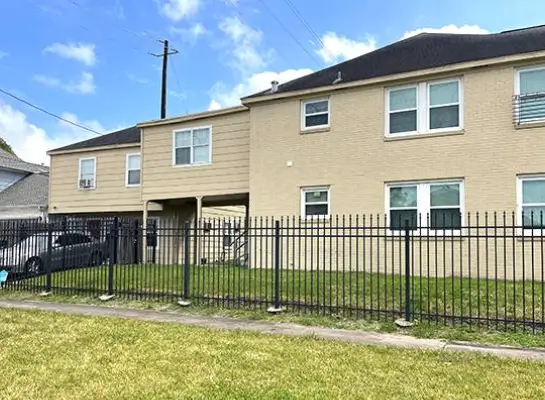 2801 Blodgett - 3 Bed/ 3 Bath Unit