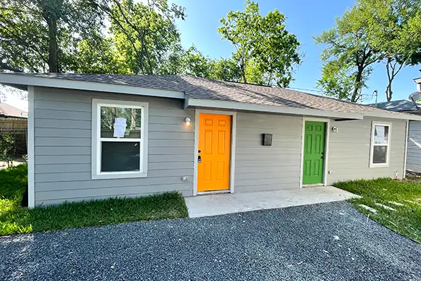 4530 Kingsbury Apartment